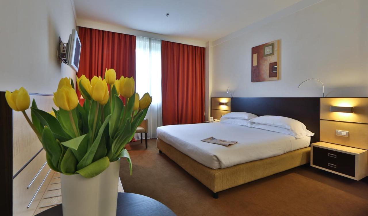 Best Western Plus Hotel Le Favaglie Cornaredo Bagian luar foto