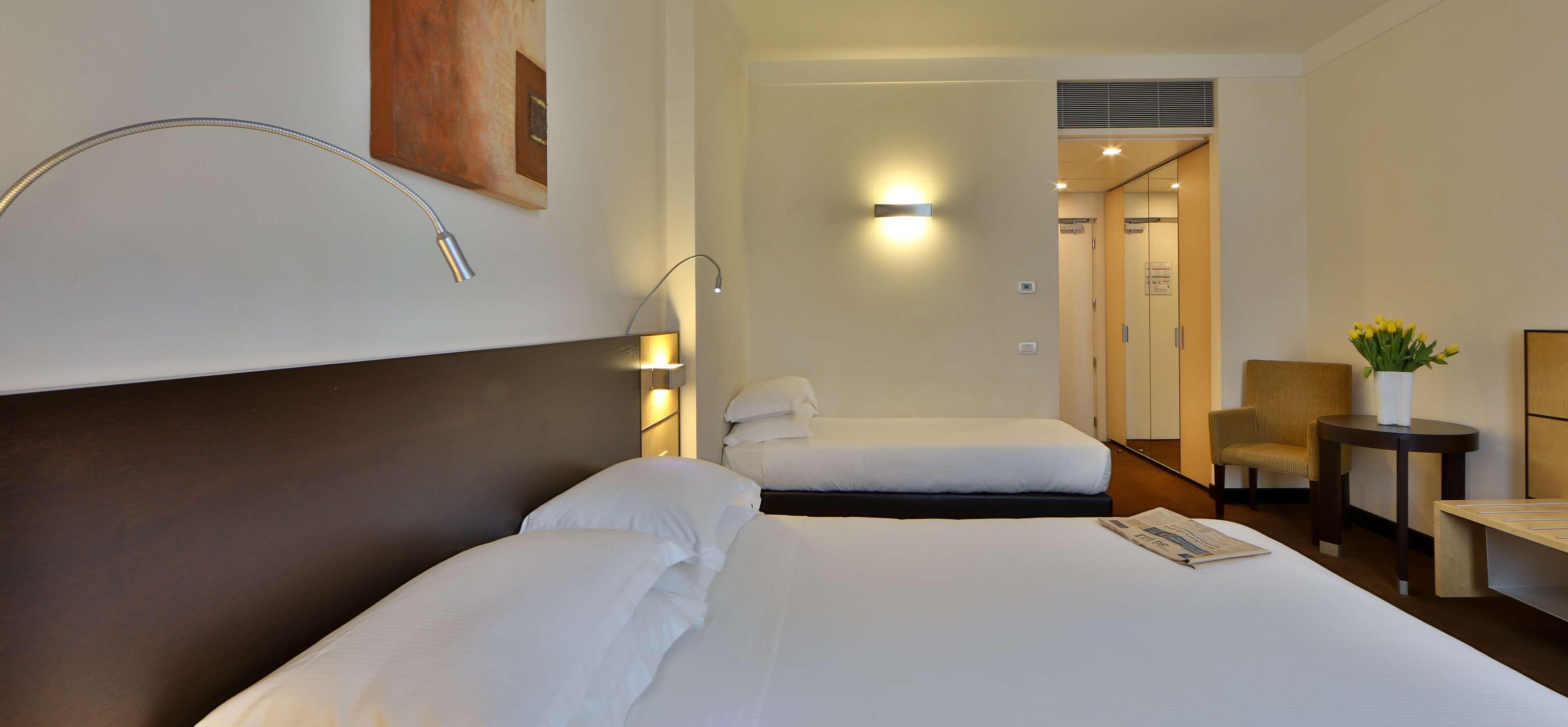 Best Western Plus Hotel Le Favaglie Cornaredo Bagian luar foto