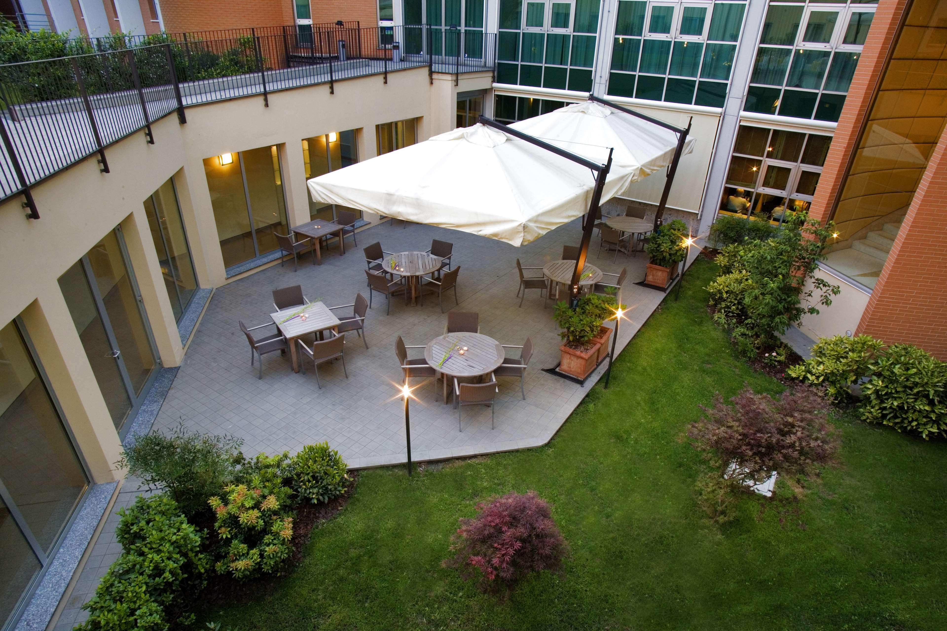 Best Western Plus Hotel Le Favaglie Cornaredo Bagian luar foto