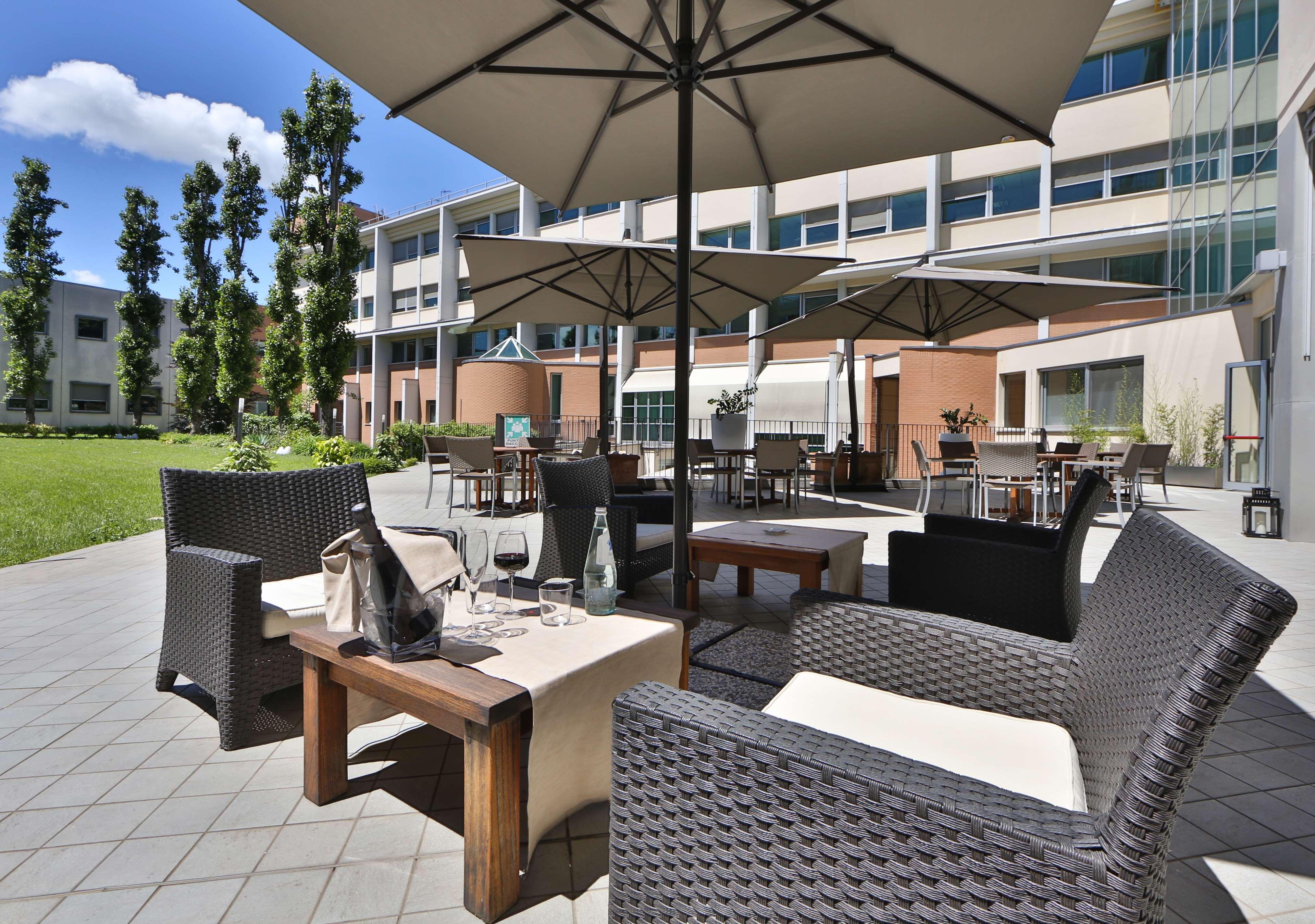 Best Western Plus Hotel Le Favaglie Cornaredo Bagian luar foto