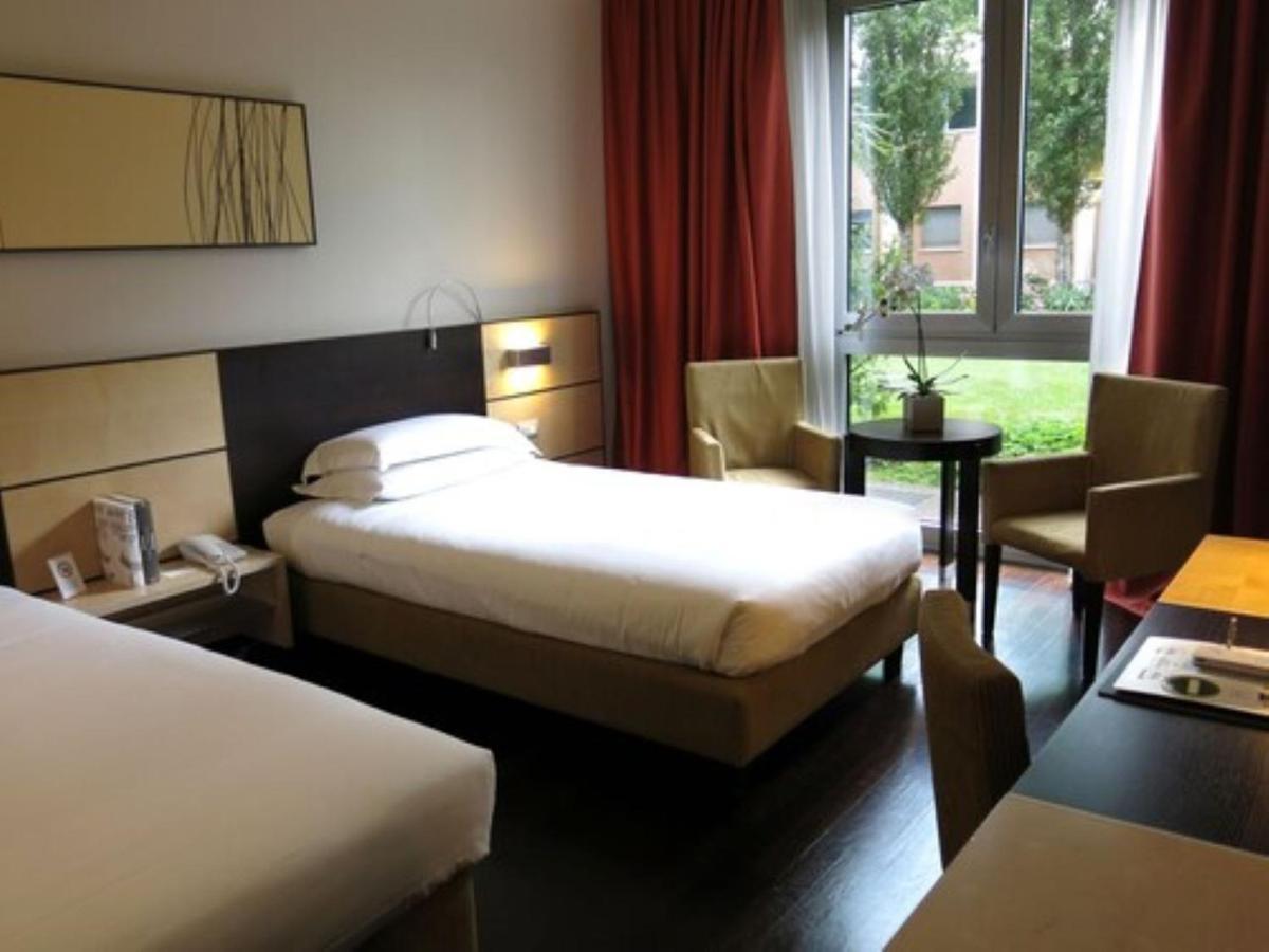 Best Western Plus Hotel Le Favaglie Cornaredo Bagian luar foto