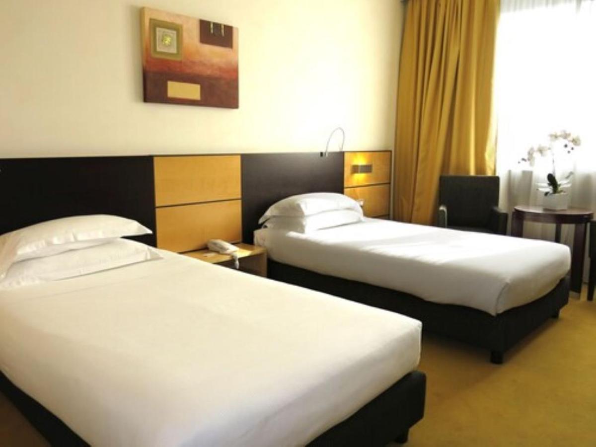 Best Western Plus Hotel Le Favaglie Cornaredo Bagian luar foto