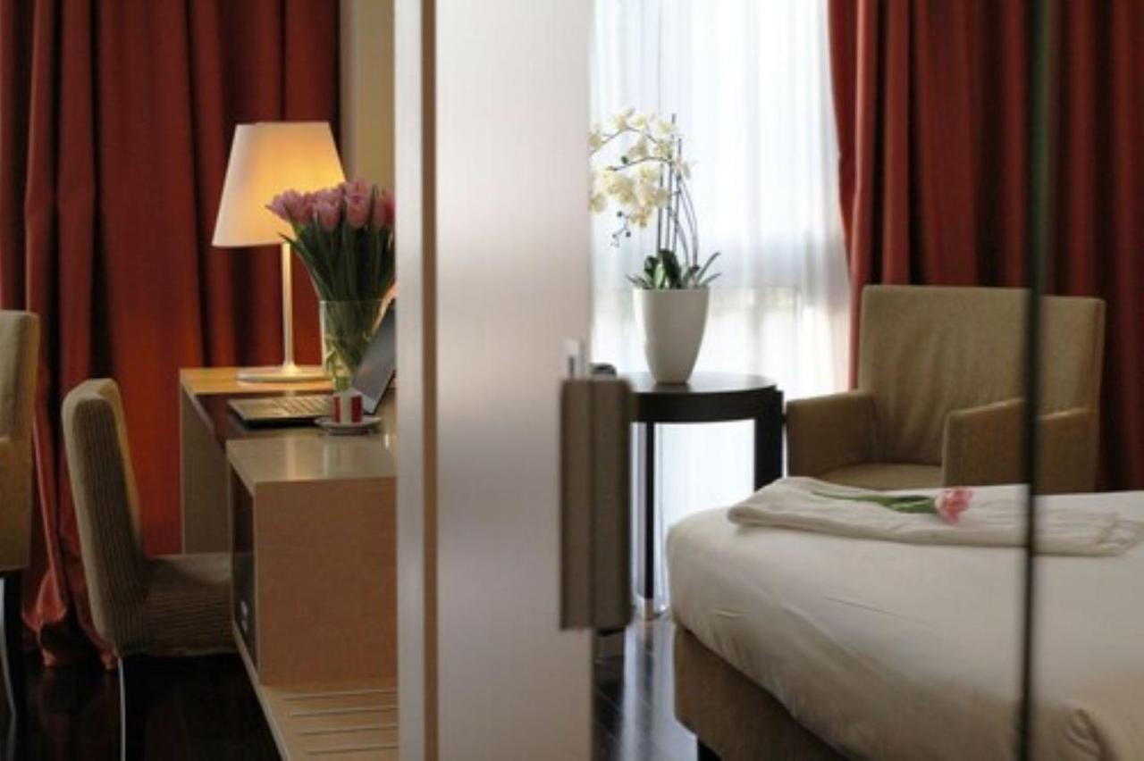 Best Western Plus Hotel Le Favaglie Cornaredo Bagian luar foto