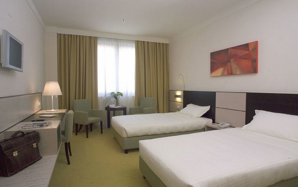 Best Western Plus Hotel Le Favaglie Cornaredo Ruang foto